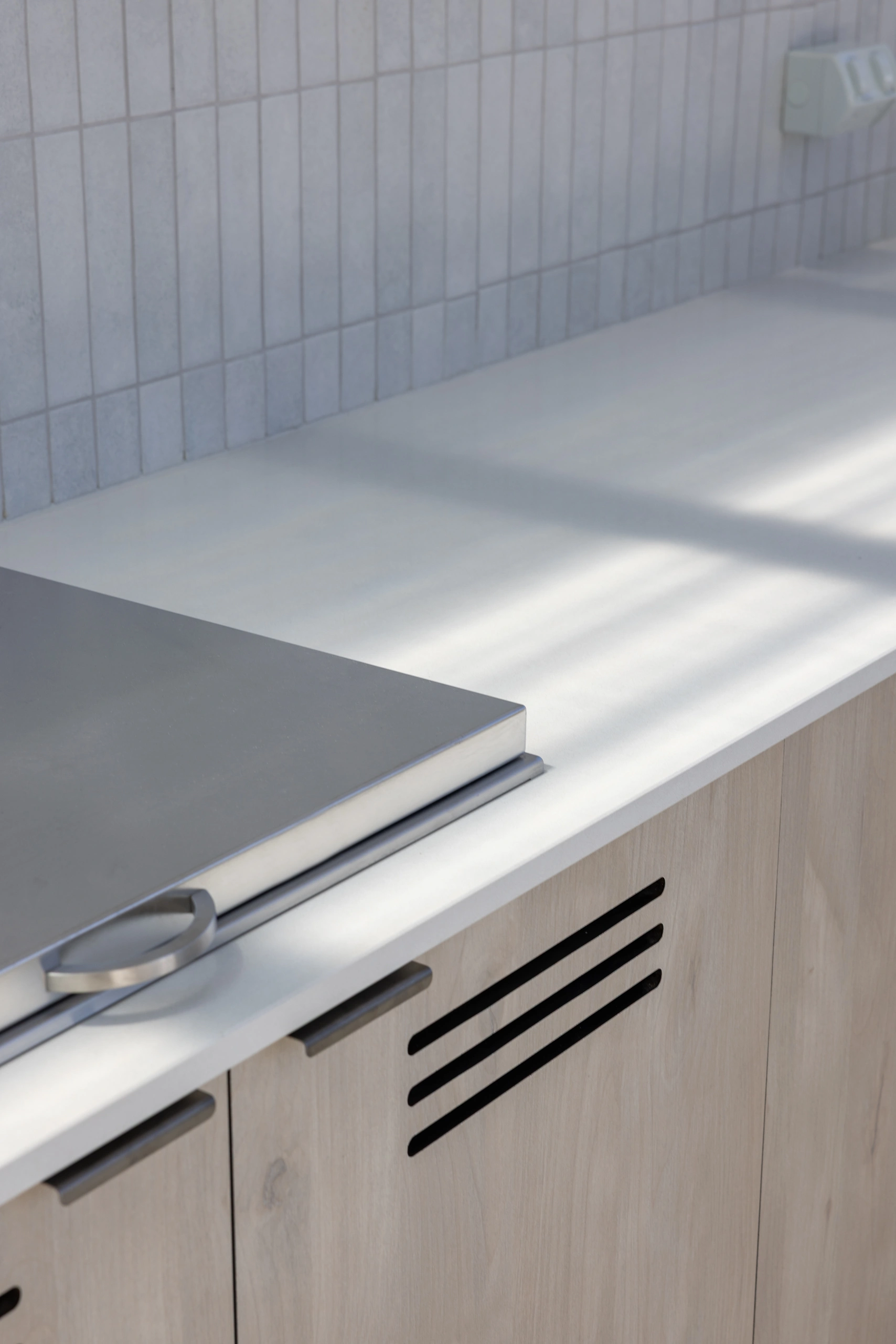 Indoor-Outdoor UV-stable range